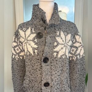 Aeropostale Gray and White Knit Sweater